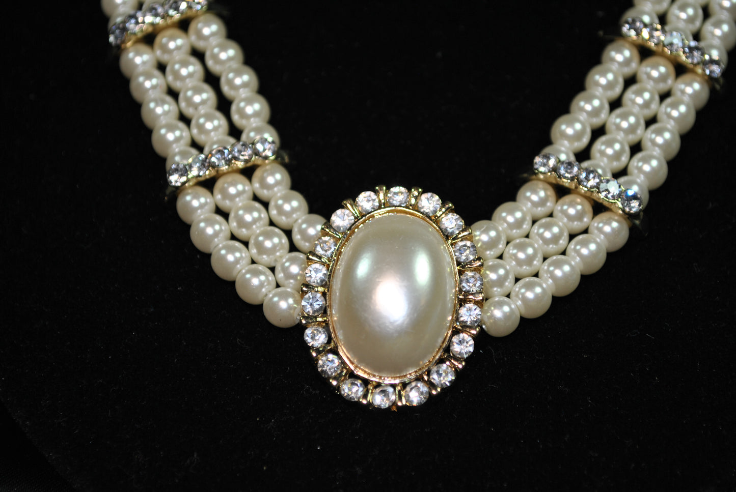 Vintage  Faux Pearl Brooch Necklace