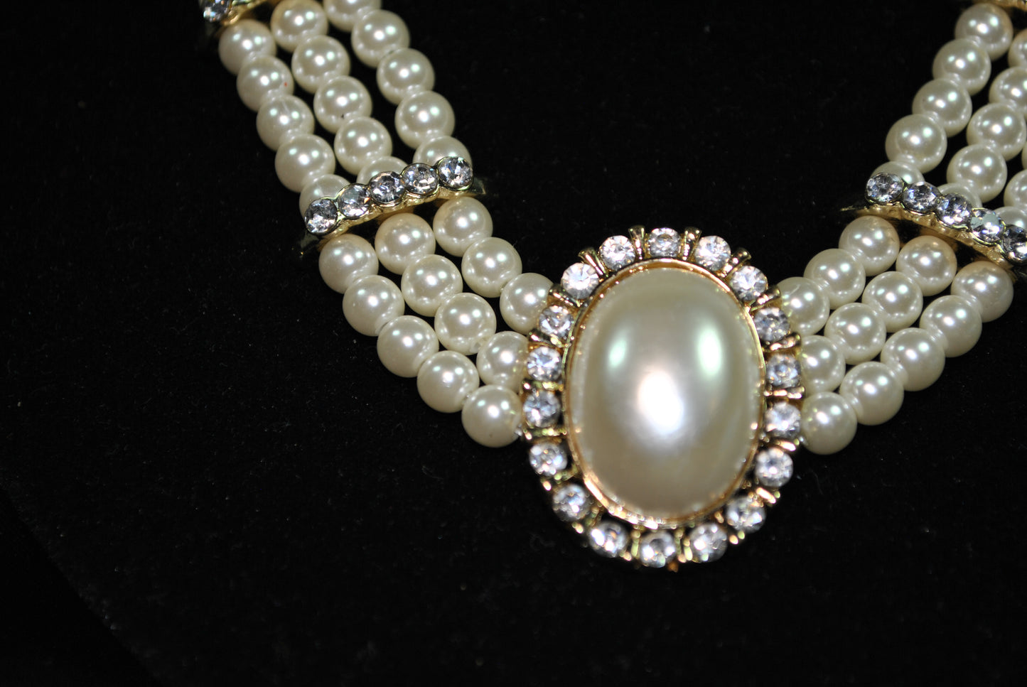 Vintage  Faux Pearl Brooch Necklace